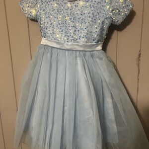 Chic White and Blue Pleated Formal Sundress with Puff Sleeves